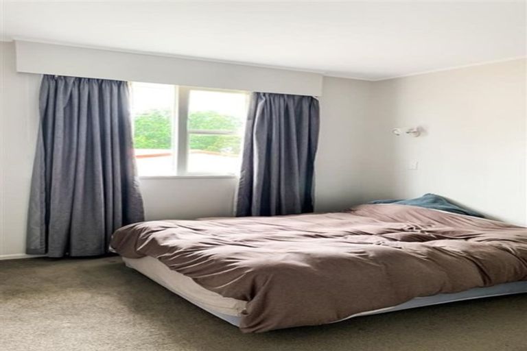 Photo of property in 2/5 Gazelle Avenue, Beach Haven, Auckland, 0626