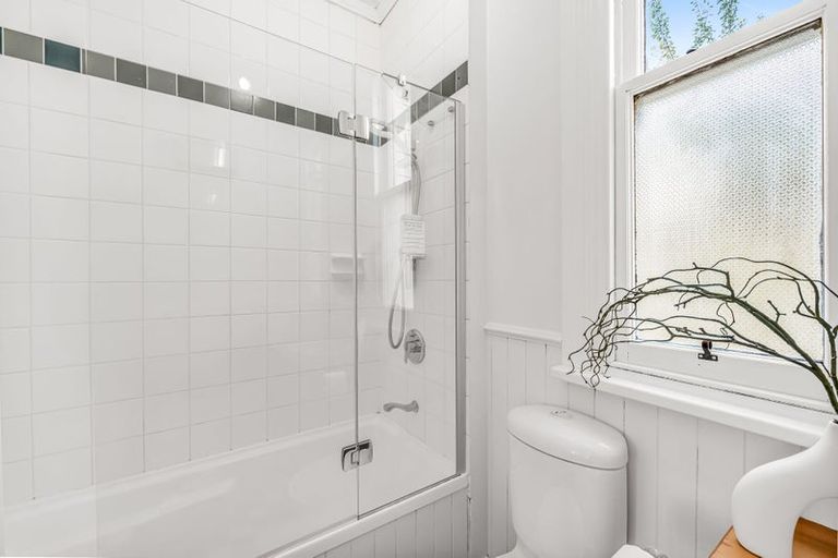 Photo of property in 22 Thomson Street, Lookout Point, Dunedin, 9011