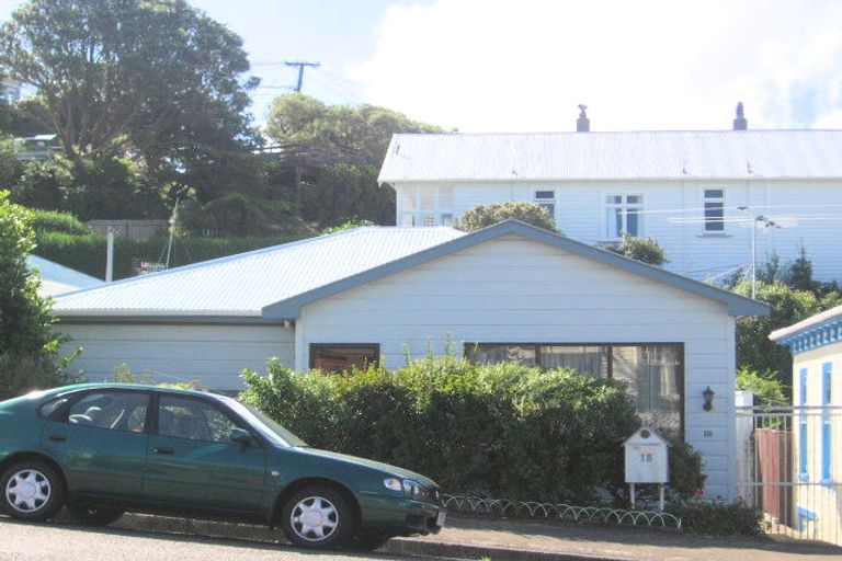 Photo of property in 18 Helen Street, Brooklyn, Wellington, 6021