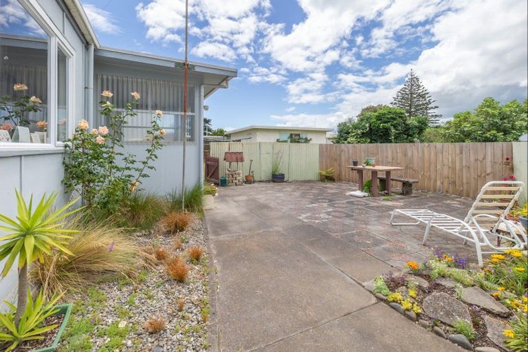 Photo of property in 5 Ngatiawa Street, Himatangi Beach, Foxton, 4891