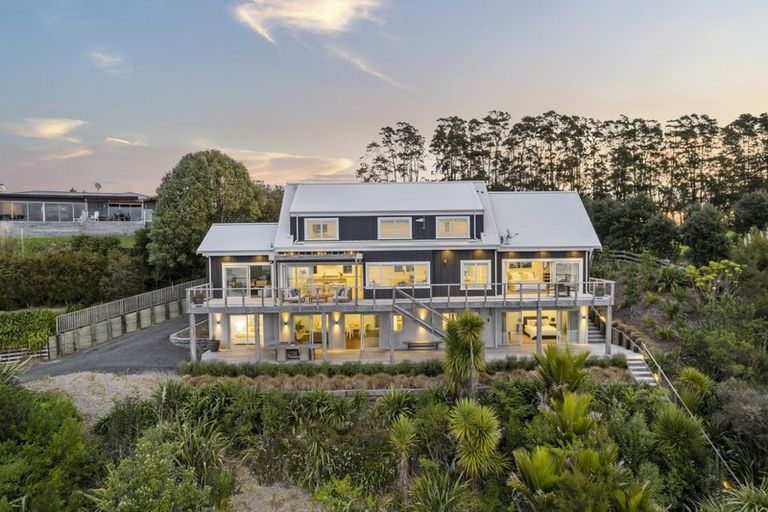 Photo of property in 369 Clifton Road, Whitford, Howick, 2571