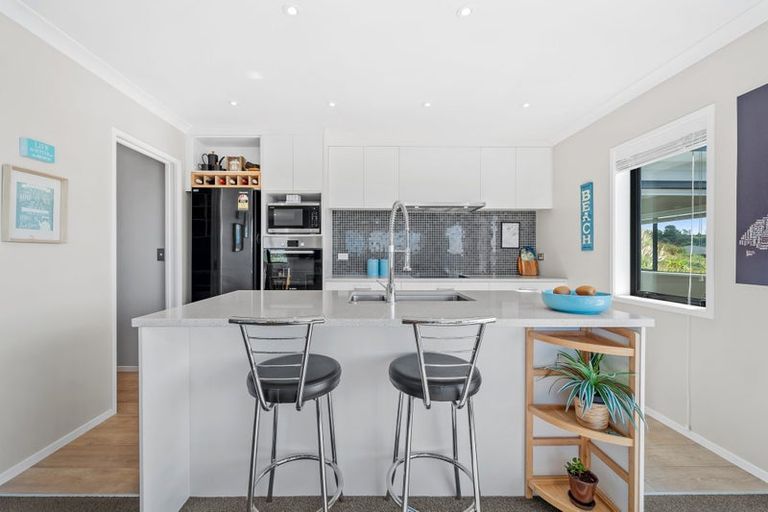 Photo of property in 23 Woodridge Drive, Stanmore Bay, Whangaparaoa, 0932