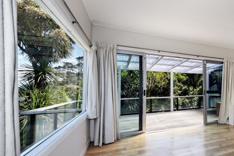 Photo of property in 98 Seaview Road, Piha, New Lynn, 0772