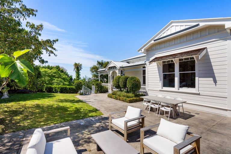 Photo of property in 6 Thompson Road, Bluff Hill, Napier, 4110