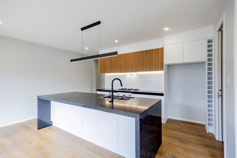 Photo of property in 13 Mcindoe Road, Kumeu, 0810