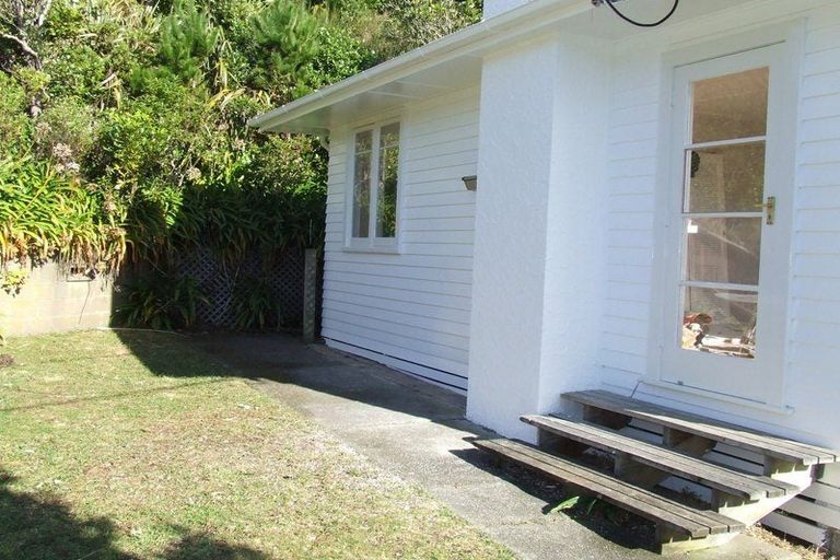 Photo of property in 4 Royston Way, Newlands, Wellington, 6037