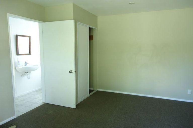 Photo of property in 8 Colman Avenue, Sockburn, Christchurch, 8042