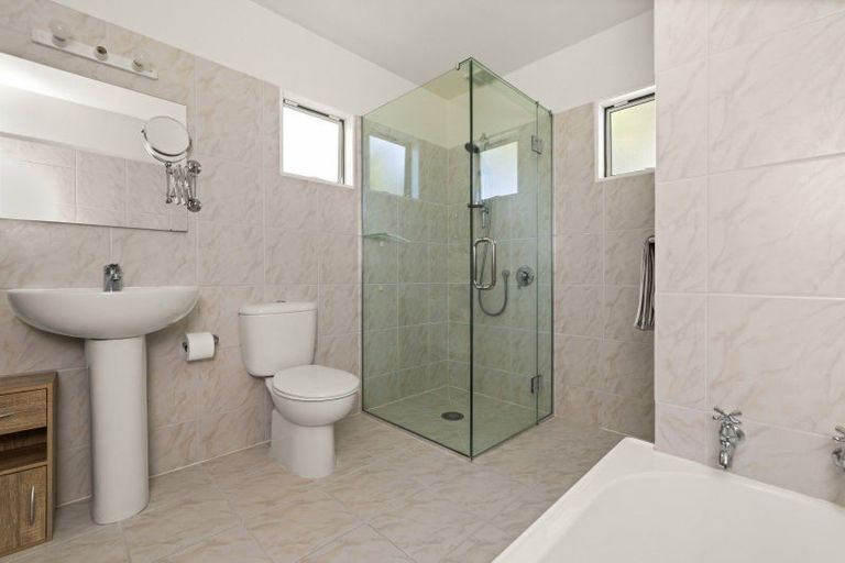 Photo of property in 2 Queens Walk, Taradale, Napier, 4112