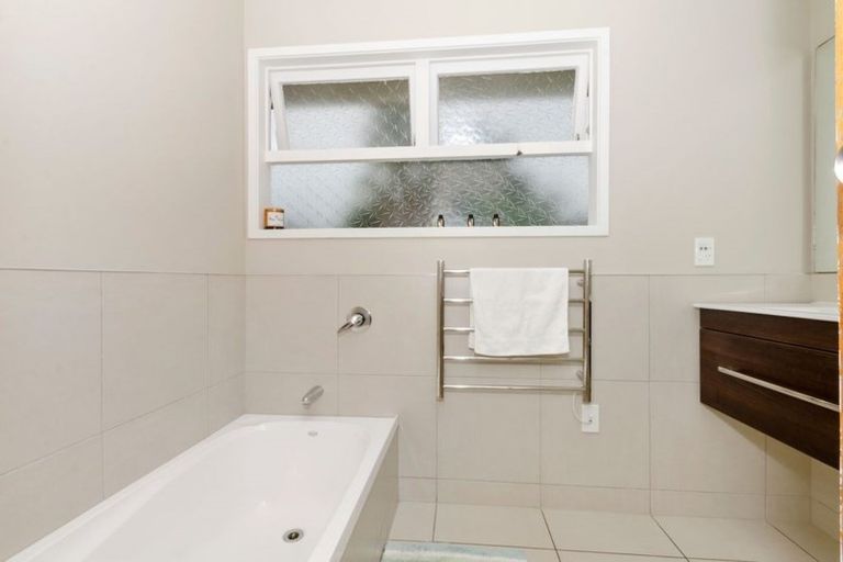 Photo of property in 70 David Avenue, Hillpark, Auckland, 2102