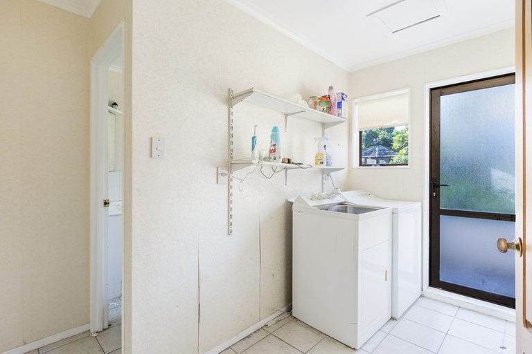 Photo of property in 30 Hoskins Avenue, Hillsborough, Auckland, 1042