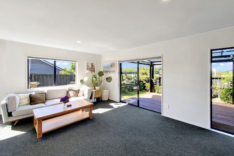 Photo of property in 19a Akoranga Drive, Northcote, Auckland, 0627