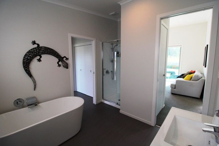 Photo of property in 136 Kelly Jade Avenue, Matarangi, Whitianga, 3592