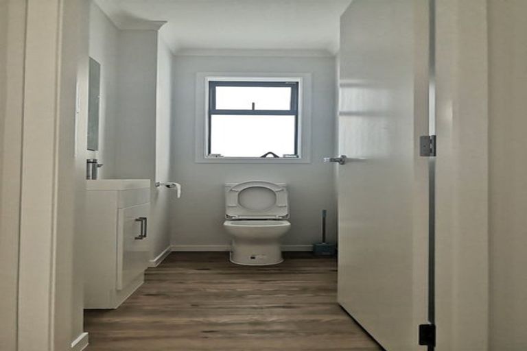 Photo of property in 124a Cambridge Terrace, Fairfield, Lower Hutt, 5011