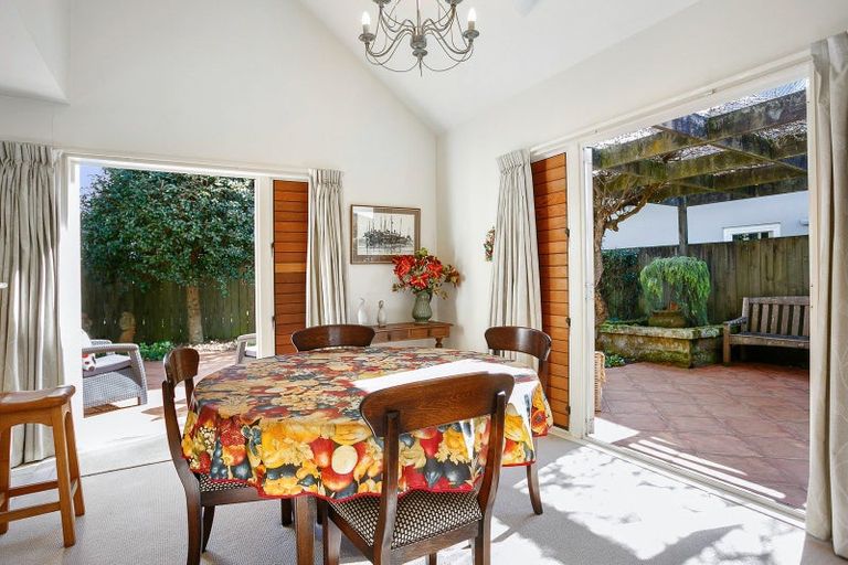 Photo of property in 29b Clare Street, Cambridge, 3434