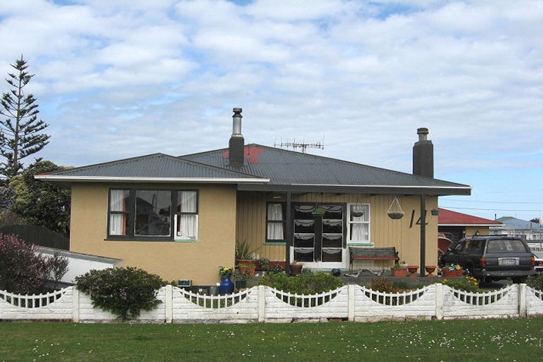 Photo of property in 14 Ruapehu Street, Castlecliff, Whanganui, 4501
