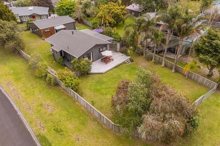 Photo of property in 29 Oyster Drive, Cooks Beach, Whitianga, 3591