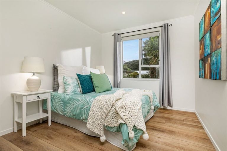 Photo of property in 10 Puketaha Road, Swanson, Auckland, 0816