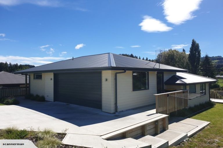 Photo of property in 35 Grandvista Drive, Green Island, Dunedin, 9018