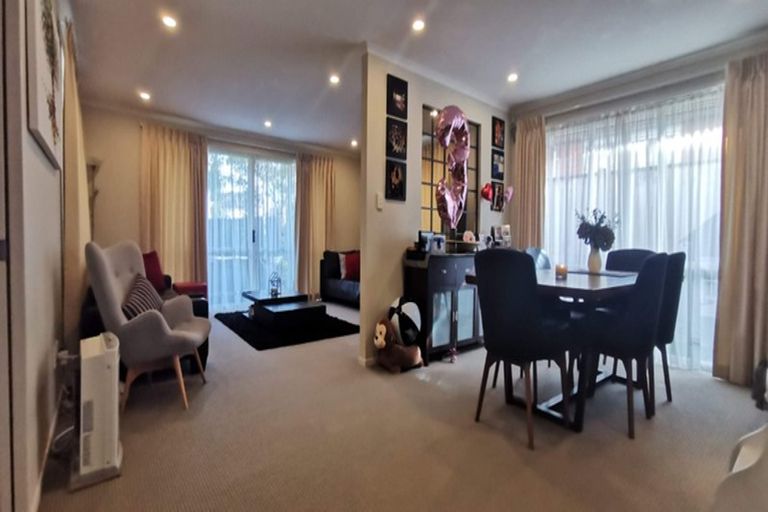 Photo of property in 19 Middlefield Drive, East Tamaki Heights, Auckland, 2016