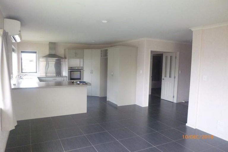 Photo of property in 9 Harrowglen Drive, Northcross, Auckland, 0632