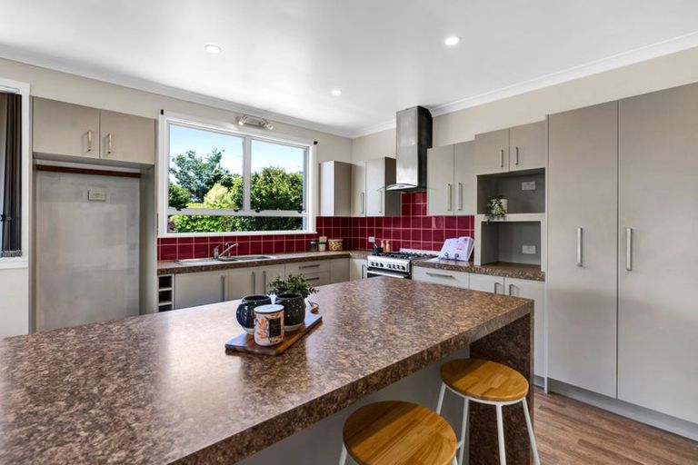 Photo of property in 116 Paraite Road, Paraite, New Plymouth, 4373