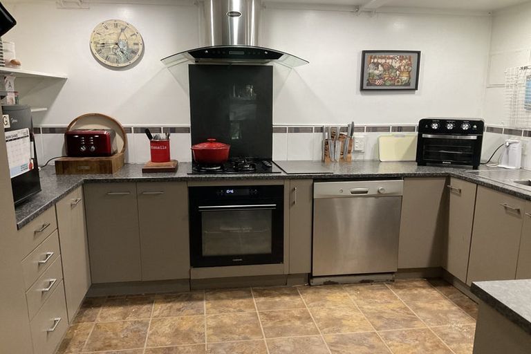 Photo of property in 96 Napier Road, Terrace End, Palmerston North, 4410