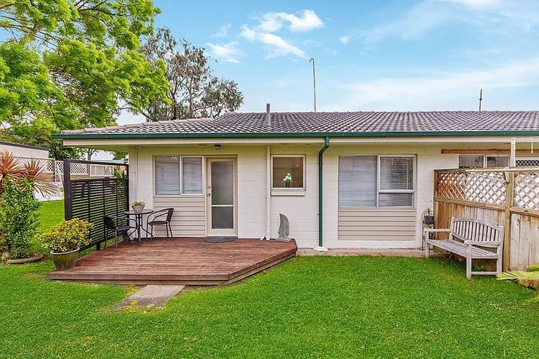 Photo of property in 1/38 Edmonton Road, Henderson, Auckland, 0612