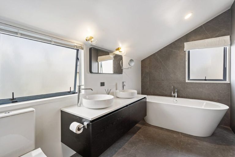 Photo of property in 11 Wilmington Place, Forrest Hill, Auckland, 0620