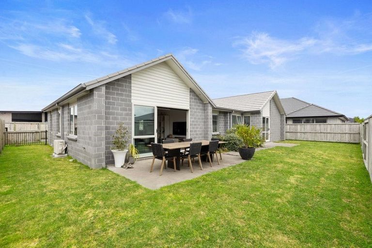 Photo of property in 19 Naeo Close, Papamoa Beach, Papamoa, 3118