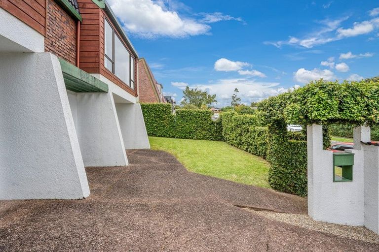 Photo of property in 9 Langstone Place, Chatswood, Auckland, 0626