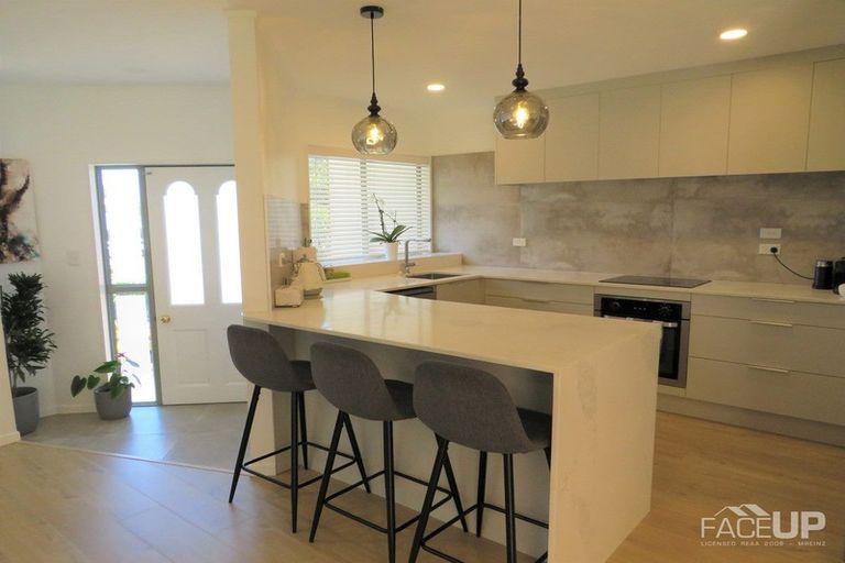 Photo of property in 30 Harbour Lights Close, West Harbour, Auckland, 0618