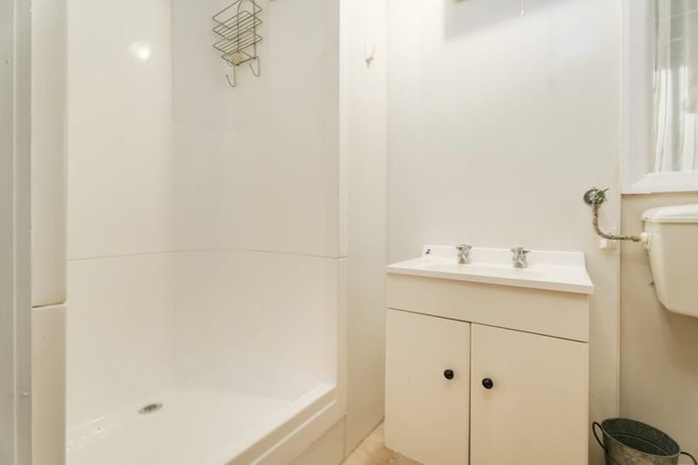 Photo of property in 18 Omar Street, Khandallah, Wellington, 6035