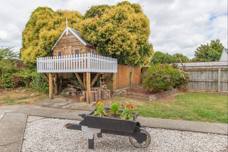 Photo of property in 556a Queen Street East, Levin, 5510