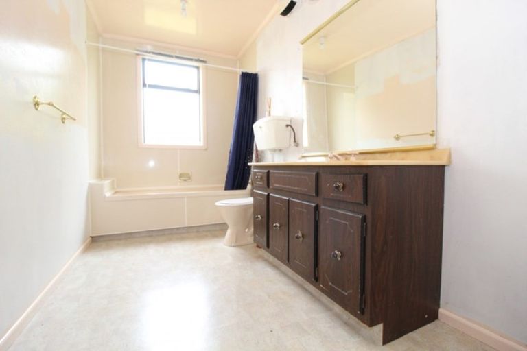 Photo of property in 90 Rhodes Street, Waimate, 7924