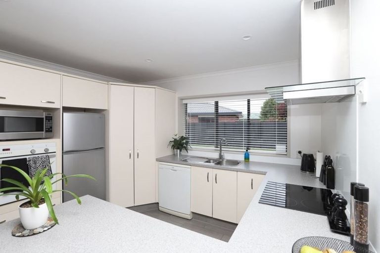 Photo of property in 28 Admiral Crescent, Flagstaff, Hamilton, 3210