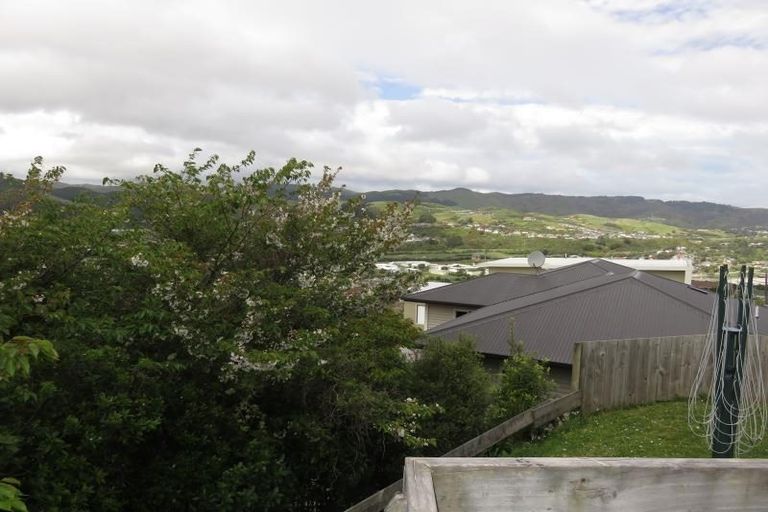 Photo of property in 4 Chastudon Place, Tawa, Wellington, 5028