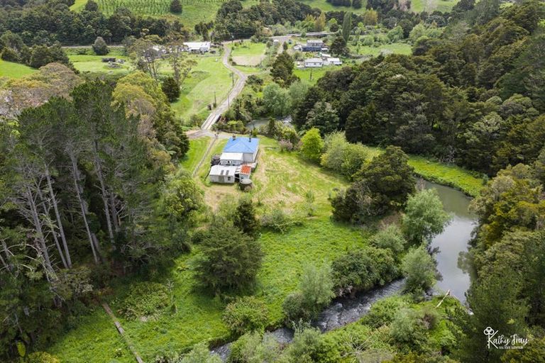 Photo of property in 27 Donnellys Station Road, Donnellys Crossing, Dargaville, 0379