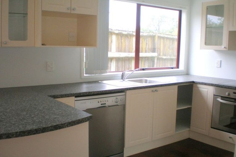 Photo of property in 10 Norma Avenue, Te Atatu South, Auckland, 0610