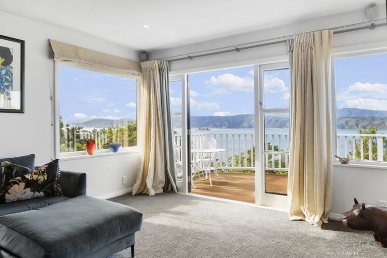 Photo of property in 22 Tai Paku Paku Road, Karaka Bays, Wellington, 6022