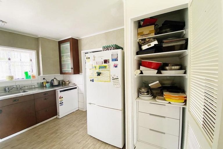 Photo of property in 15 Whaka Street, Maungaturoto, 0520