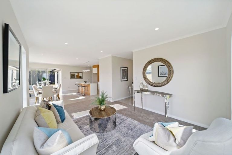 Photo of property in 5 Papaview Road, Papakura, 2110