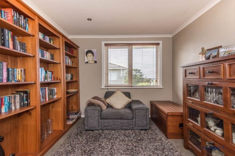 Photo of property in 25a Eastglen Road, Glen Eden, Auckland, 0602
