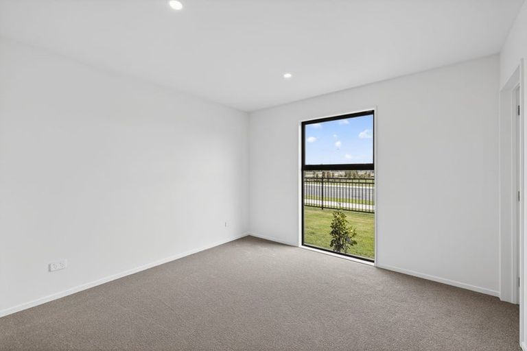 Photo of property in 49 Ruataniwha Avenue, Rangiora, 7400