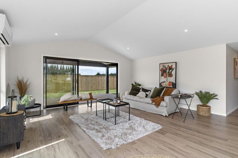 Photo of property in 6 Kakariki Crescent, Carterton, 5713