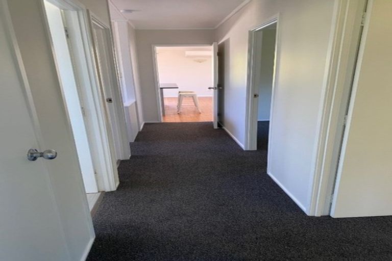 Photo of property in 1/29 Ridgewood Crescent, Birkenhead, Auckland, 0626