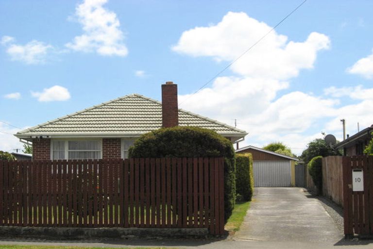Photo of property in 10 Appleby Crescent, Burnside, Christchurch, 8053