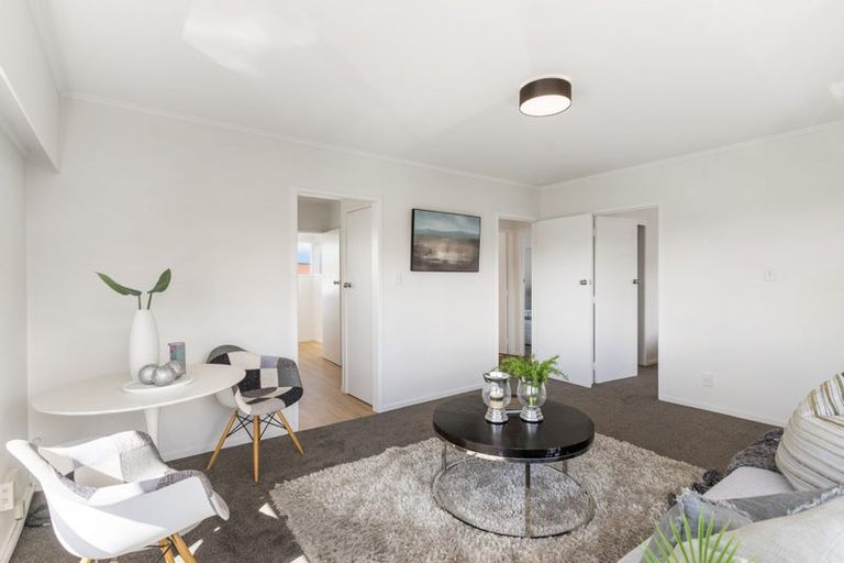 Photo of property in 4/178 Chivalry Road, Glenfield, Auckland, 0629