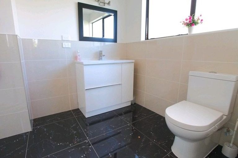Photo of property in 18 Pinewood Grove, Botany Downs, Auckland, 2010