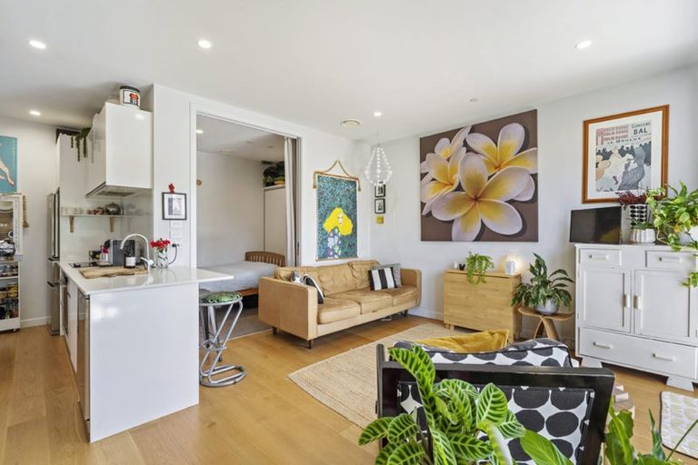 Photo of property in Frank Sargeson Apts, 2/74g Anzac Street, Takapuna, Auckland, 0622