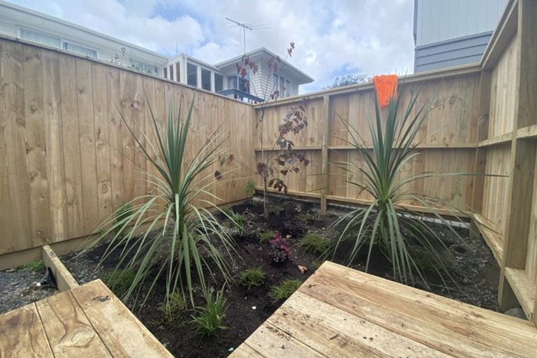 Photo of property in 3/2 Moor Avenue, Te Atatu Peninsula, Auckland, 0610